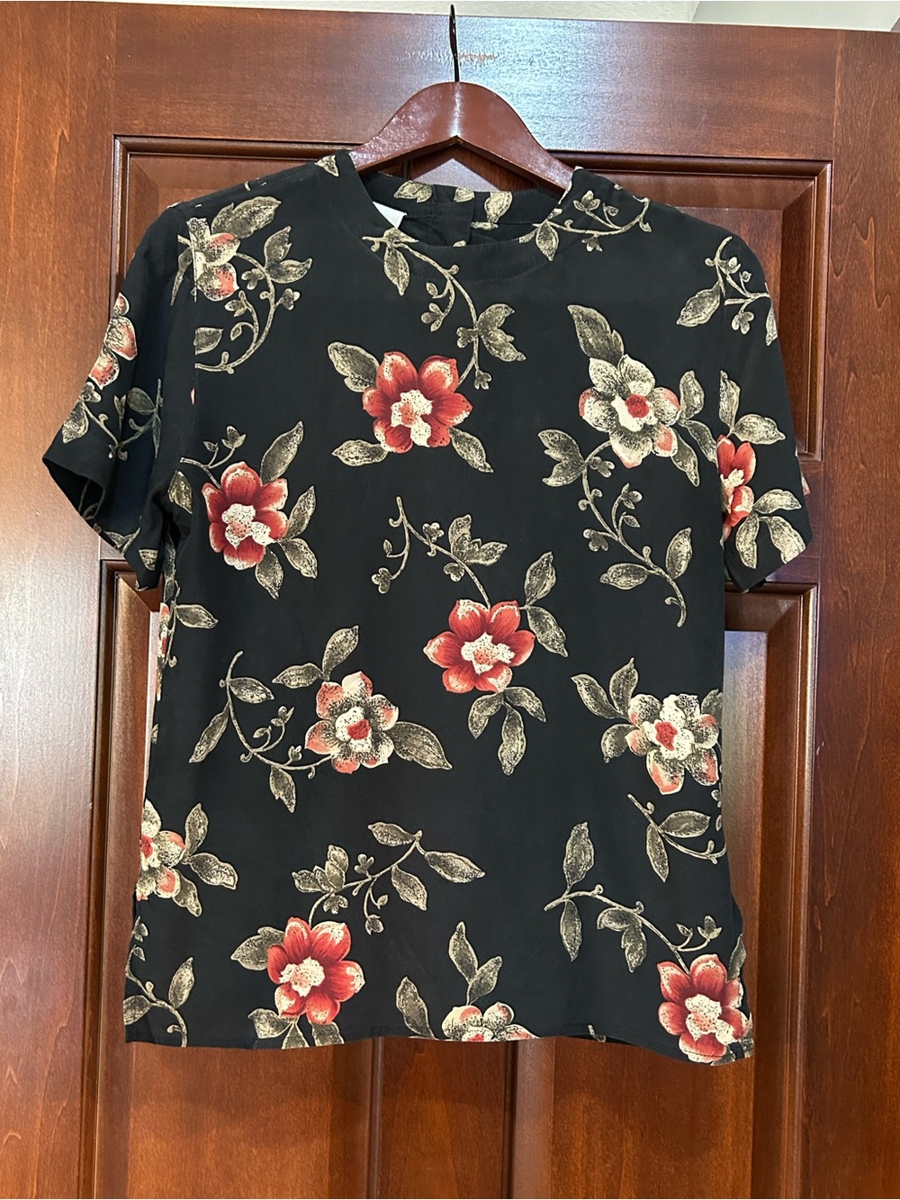 Vintage Jones New York 100% Silk Floral Blouse Size 4 Black